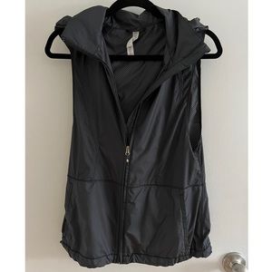 Like new lululemon size 6 black vest